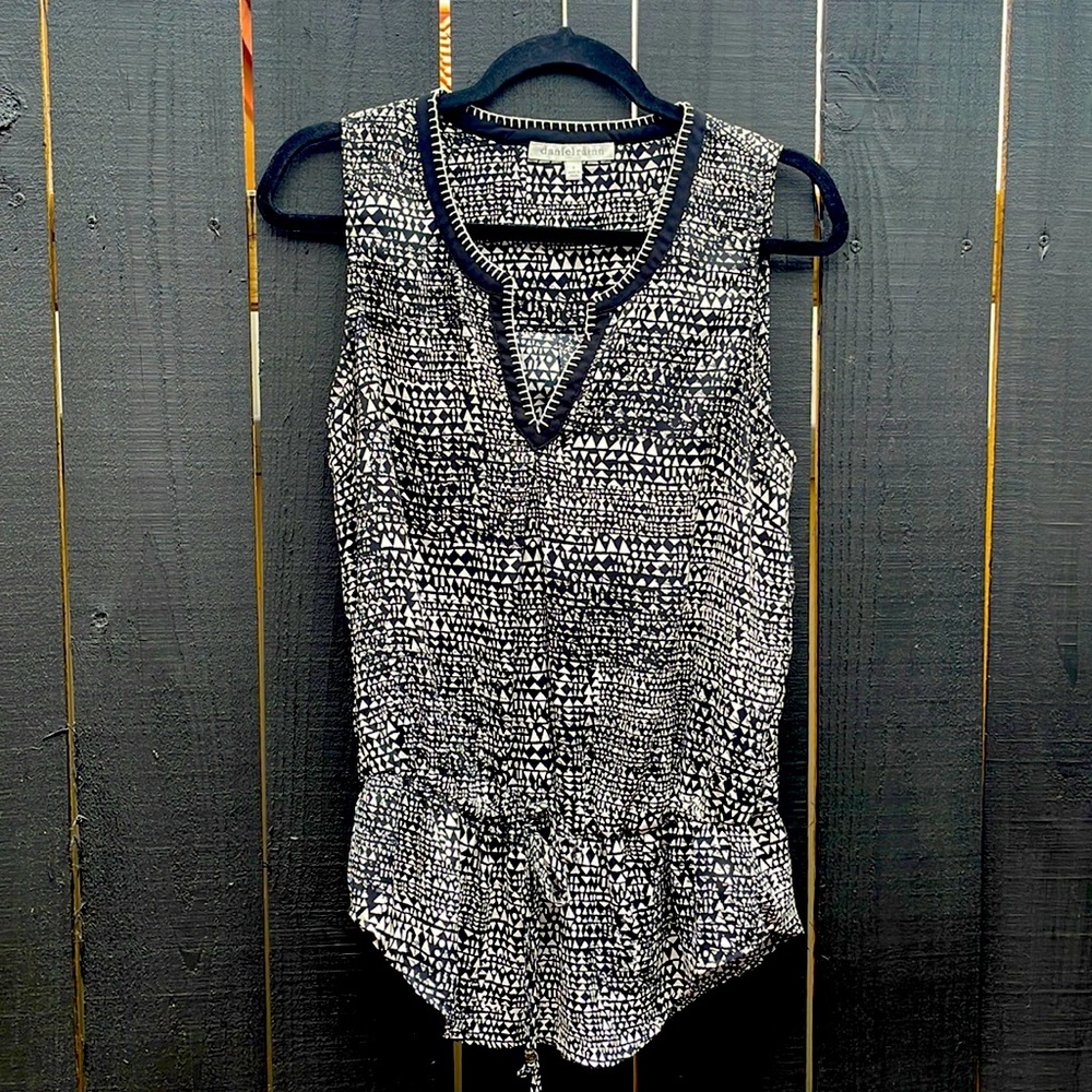 Women Top. Black & White DanielRainn